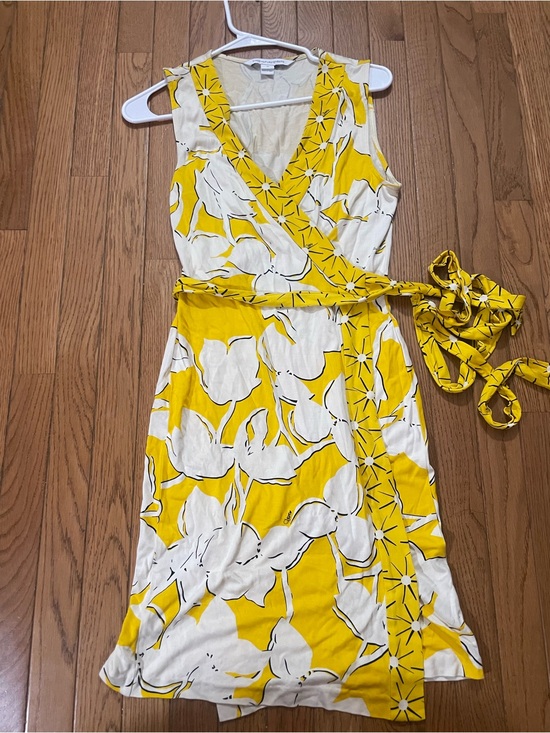 Diane Von Furstenberg Dresses & Skirts - Diane Von Furstenberg Yellow and White Floral Wrap Dress